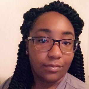 Meet your Posher, Monique